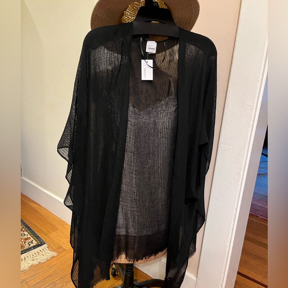 Lovely open-knit topper, black